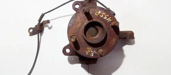 Toyota Corolla Verso E121 Front wheel hub