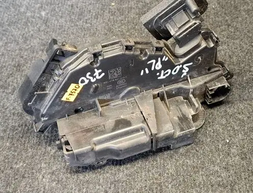Skoda Octavia Mk3 (5E) Front door lock 5TB837015C
