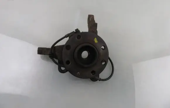 Opel Corsa C Front wheel hub spindle knuckle 13154317
