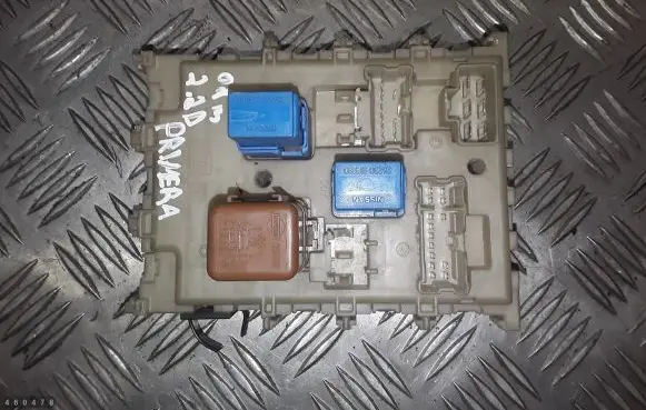 Nissan Primera Fuse module 24350av700