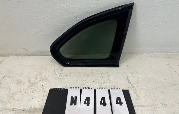 BMW X1 F48 F49 Rear side window 7406874