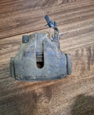 Volkswagen PASSAT B5 Front brake caliper
