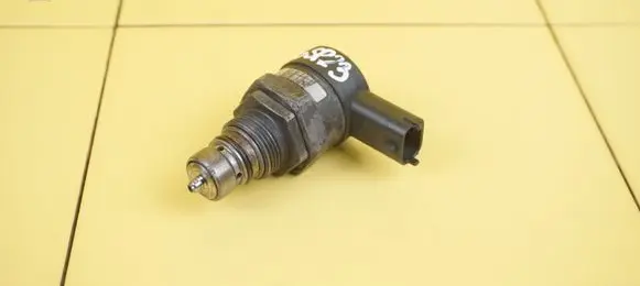 Volvo XC60 Fuel pressure sensor 3121313 D5244T15