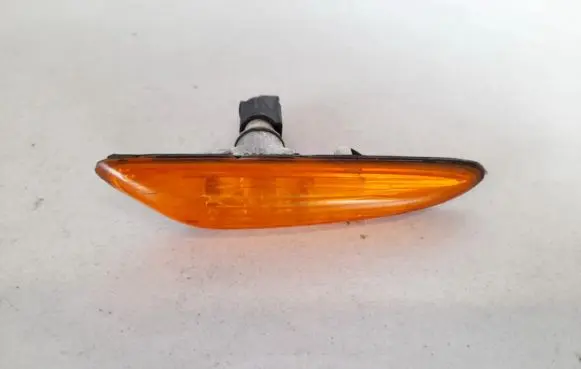 BMW 3 E46 Front fender indicator light 69113685 6911368-5