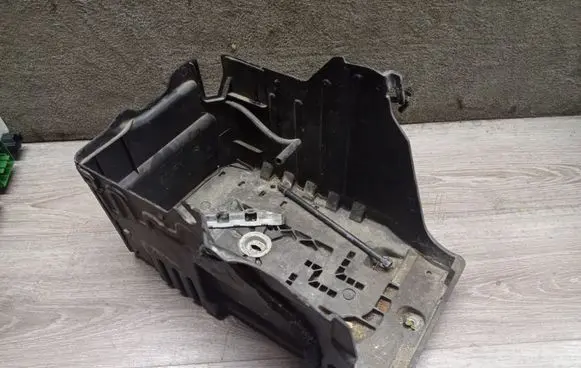 Battery box tray