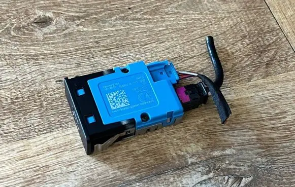 BMW 2 F45 USB socket connector 8711939 191630-10 19163010