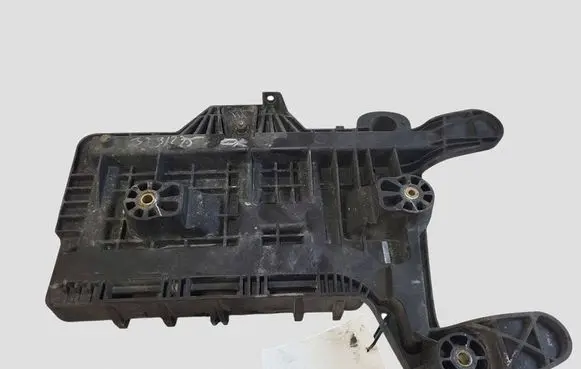 Volkswagen Golf V Battery tray 1KM915333