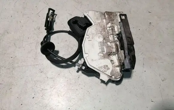 Volkswagen Sharan Front door lock 5K2837015B