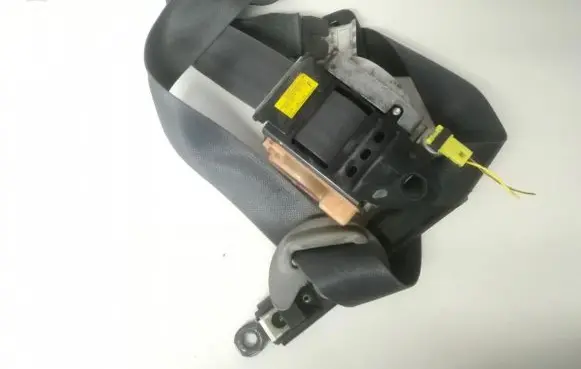 Toyota Avensis Verso Front seatbelt