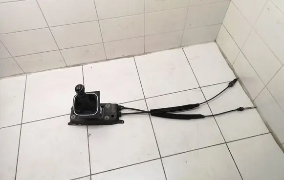 Volkswagen Jetta VI Gear shifter/selector 1K0711049BT 5K0711113R