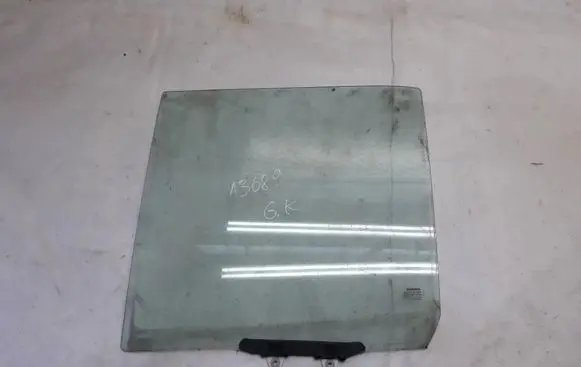 Honda CR-V Rear door window glass