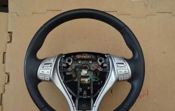 Nissan Qashqai Steering wheel