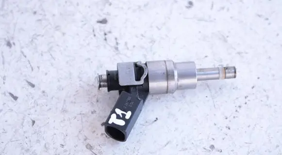 Volkswagen PASSAT B6 Fuel injector 06F906036 0261500014