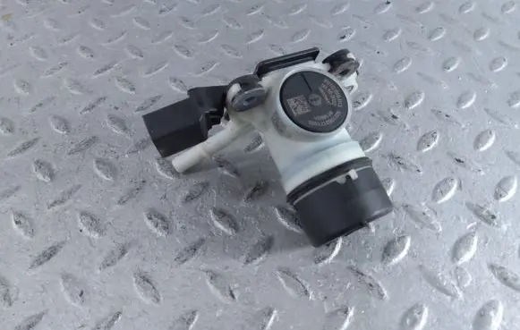Renault Trafic III (X82) Adblue pump F01c070013 F01C07001 031020