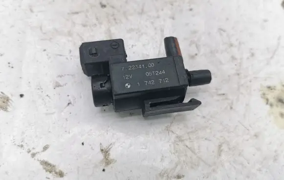 BMW X3 E83 Vacuum valve 72234100 05T244 1742712