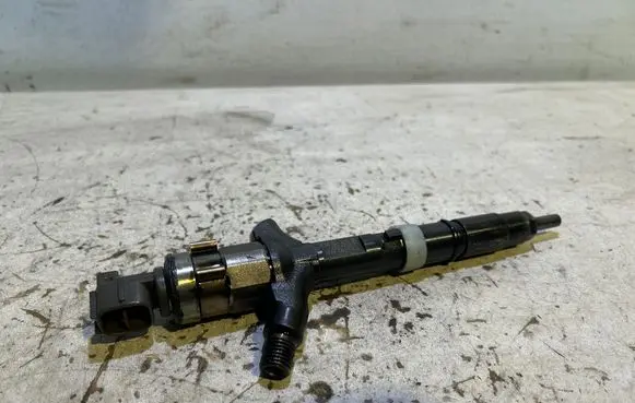 Toyota Avensis Verso Fuel injector 2367027030 07F18217