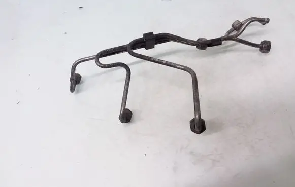 BMW 5 E39 Fuel injector supply line/pipe 