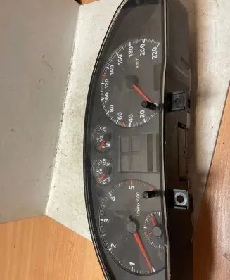 Audi A4 S4 B5 8D Speedometer (instrument cluster) 8D0919073A 110008695001