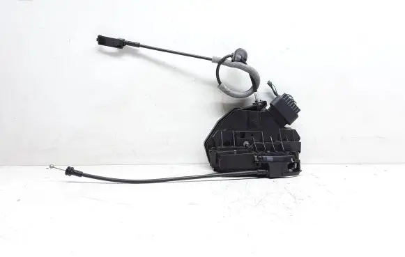 Volvo S60 Front door lock 31301740