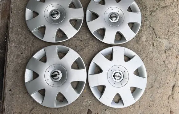 Nissan Primera R16 wheel hub/cap/trim 40315AV610