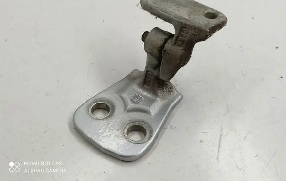 Land Rover Discovery 3 - LR3 Rear door upper hinge