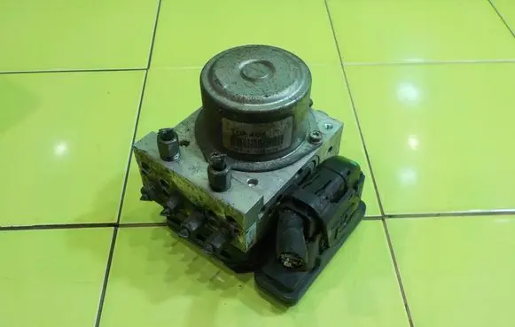 Nissan Juke I F15 ABS Pump 476601KK0C