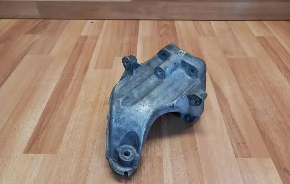 Mercedes-Benz C W204 Engine mounting bracket A6512230004