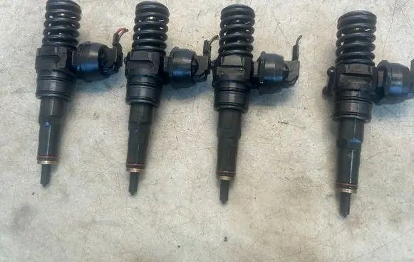 Volkswagen Jetta V Fuel injectors set 0414720215 038130073AG