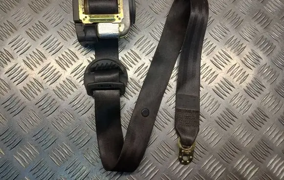 Volkswagen PASSAT B5.5 Front seatbelt 3B1857706B