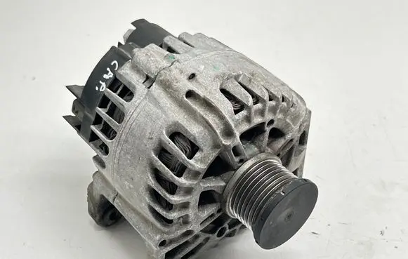 Renault Captur Generator/alternator 2612719A 2114046159 231007842R