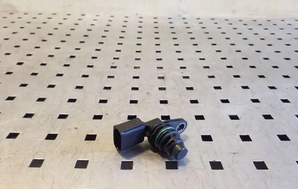 Volkswagen Golf Plus Camshaft position sensor 030907601E