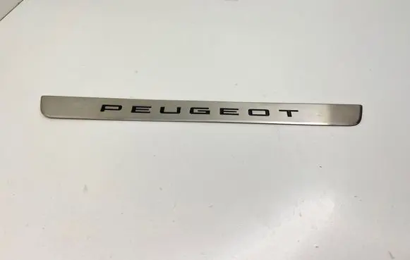 Peugeot 3008 III Front sill trim cover 98397473VV