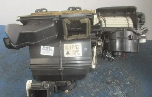 Cadillac DTS Interior heater climate box assembly 15821232