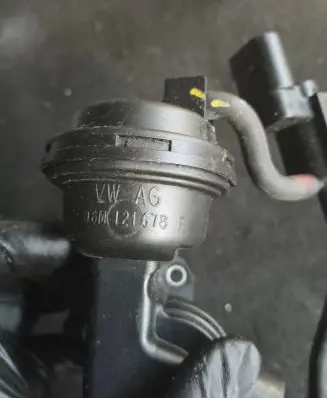 Porsche Cayenne (9Y0 9Y3) Coolant heater control valve 06M121678F