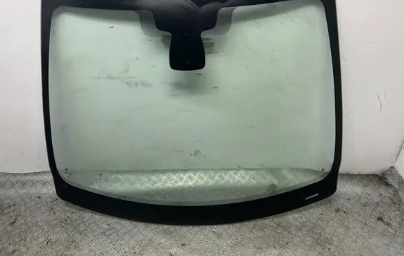 Renault Clio IV Front windscreen/windshield window 