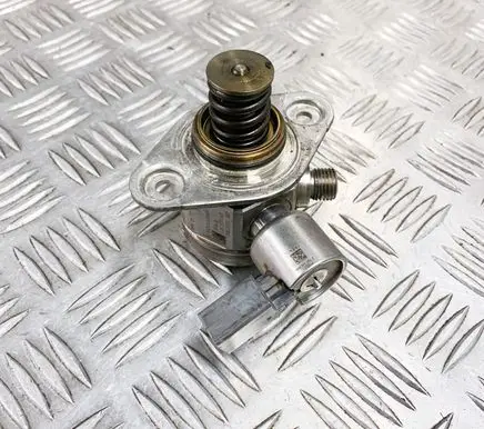 BMW 5 F10 F11 Fuel injection high pressure pump 7595339 0261520068