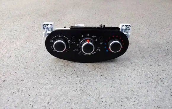 Dacia Sandero II Climate control unit A4230340047 A42303400
