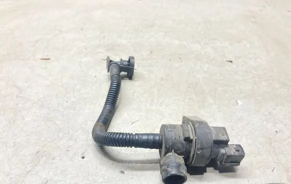 BMW 5 E60 E61 Fuel tank valve 7512581