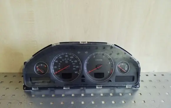 Volvo XC70 Speedometer (instrument cluster) 30746112