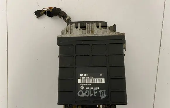 Volkswagen Golf III Engine control unit/module 030906026K 0261200750