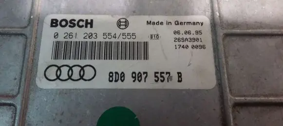 Audi A4 S4 B5 8D Engine control unit/module 8D0907557B 0261203554555