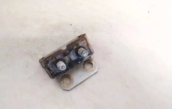 Mitsubishi Carisma Tailgate/trunk/boot hinge
