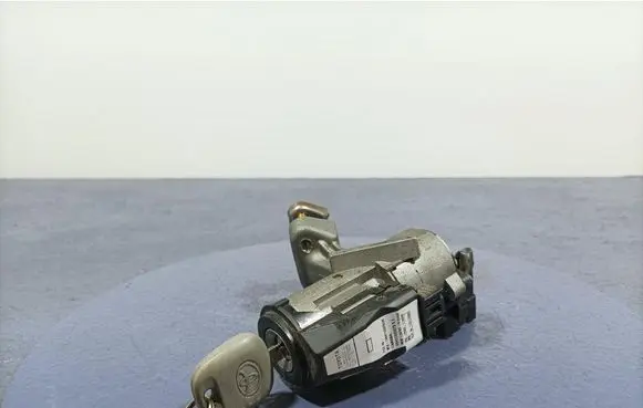 Toyota Corolla E120 E130 Ignition lock 45020-02-4