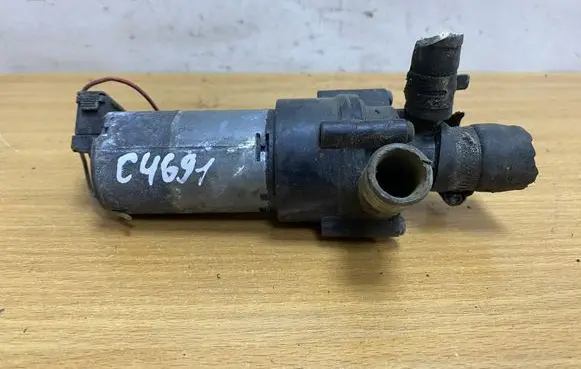 Mercedes-Benz E W210 Water pump 0018353564 C4691