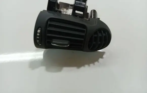Mercedes-Benz C W203 Dash center air vent grill A2038300154