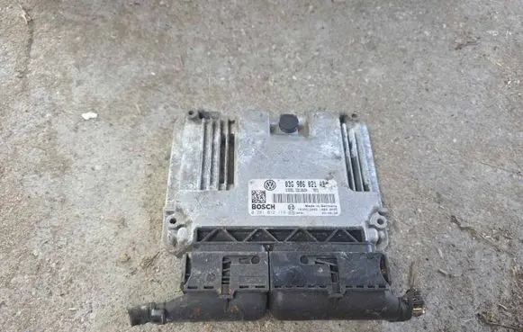 Volkswagen PASSAT B6 Engine control unit/module 03G906021AB