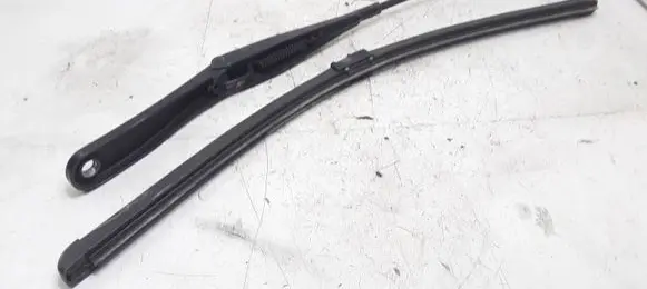 Opel Astra H Front wiper blade arm 13111219