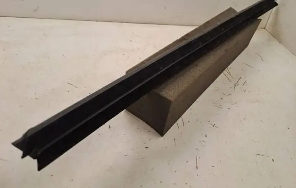 BMW X7 G07 Front door glass trim molding 7428675