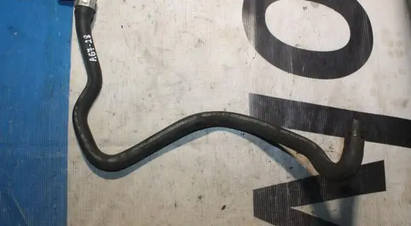 Volvo XC90 Engine coolant pipe/hose 8649877