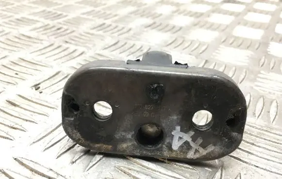 Volkswagen Tiguan Loading door lock loop/hook striker 1T0827517A